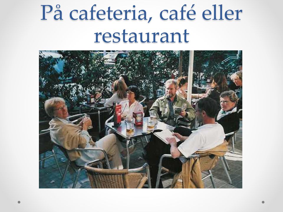 På cafeteria, café eller restaurant